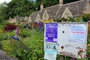 Private_garden_in_Bibury_02.jpg