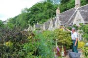 Private_garden_in_Bibury_03.jpg