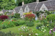 Private_garden_in_Bibury_04.jpg